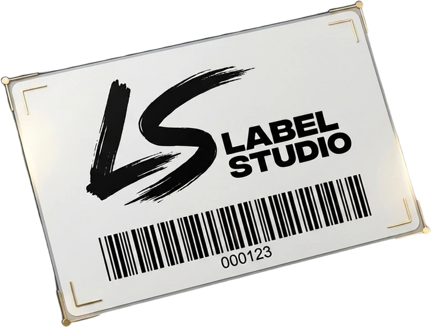 Selbst gestaltetes Etikett mit LS-Logo, Schriftzug LABEL STUDIO und Barcode